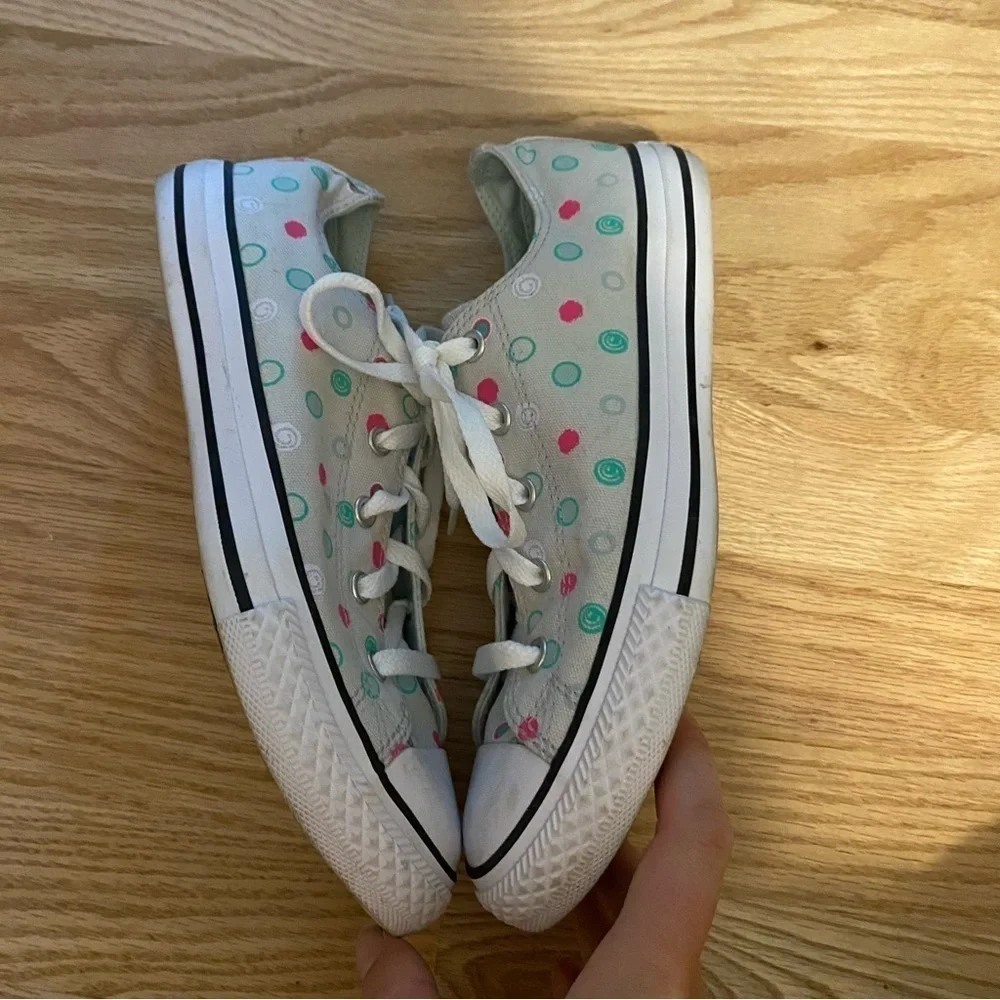 Converse polka dot